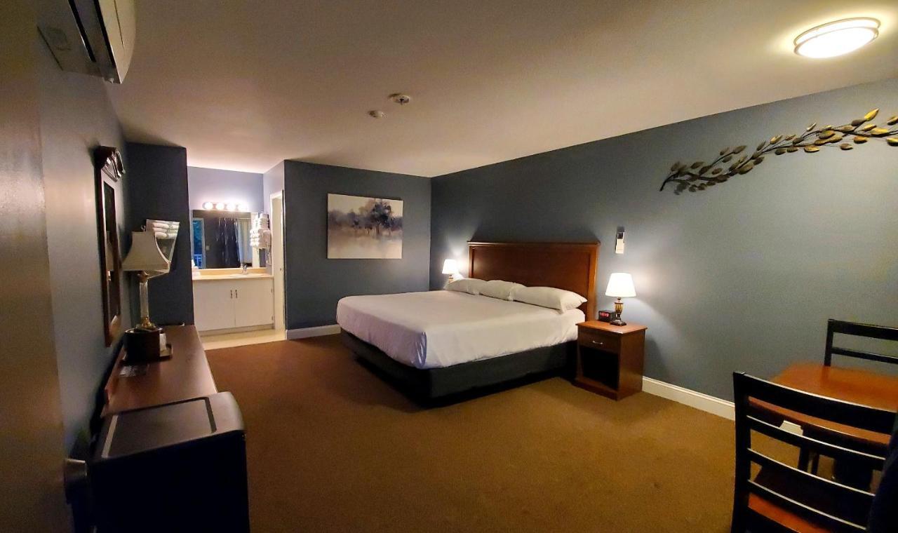 Birch Knoll Motel Лакония Экстерьер фото