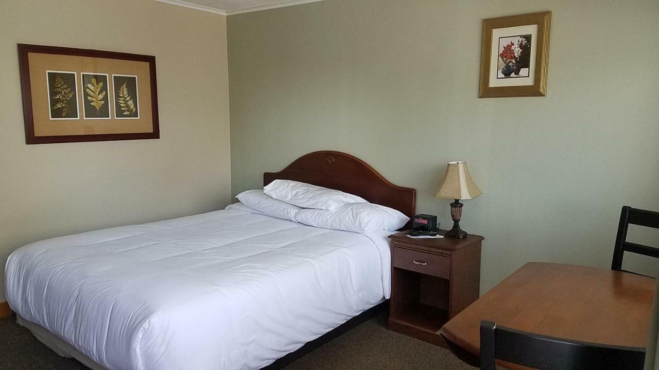 Birch Knoll Motel Лакония Экстерьер фото
